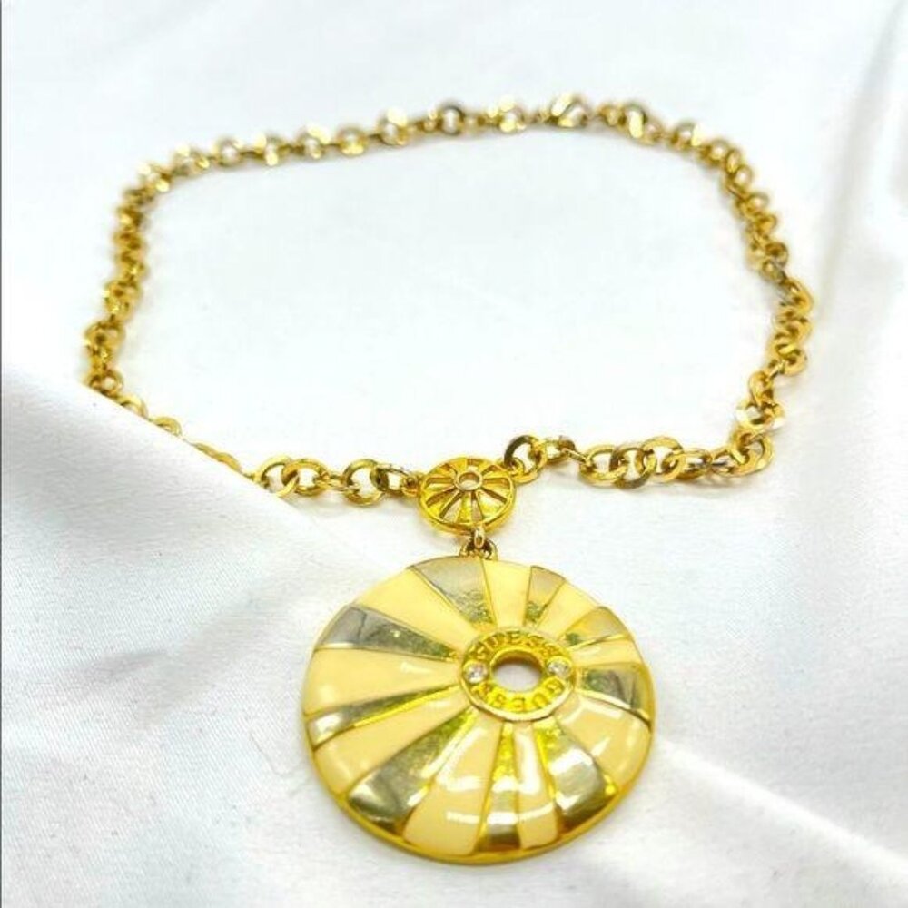 3/$20 SALE 🛒 Guess goldtone choker necklace w starburst pendant